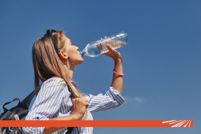 Importanța hidratării corecte: câtă apă să bei, semnele deshidratării și cum să te hidratezi eficient